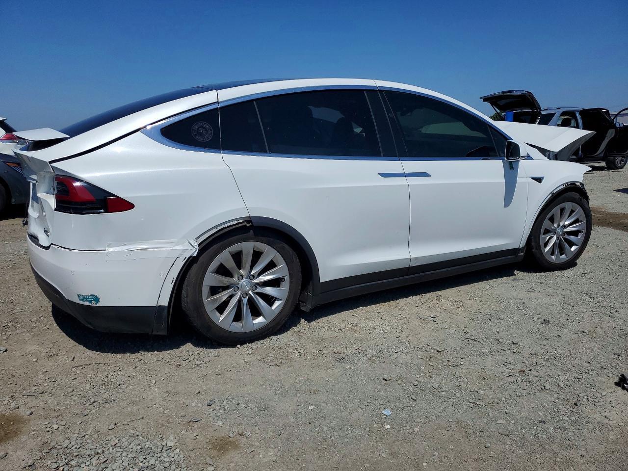 2020 Tesla Model X - Фото 3