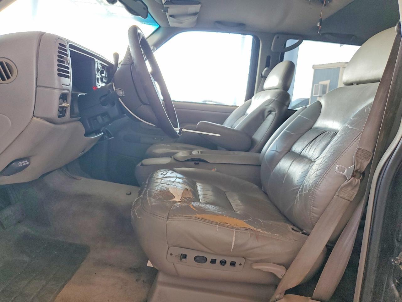 1999 GMC Suburban K1500 - Фото 7