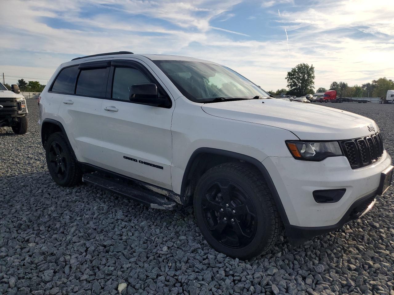 2019 Jeep Grand Cherokee Laredo - Image 4