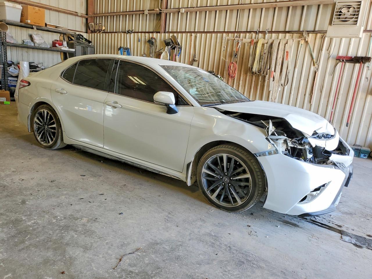 2020 Toyota Camry Xse - Фото 4