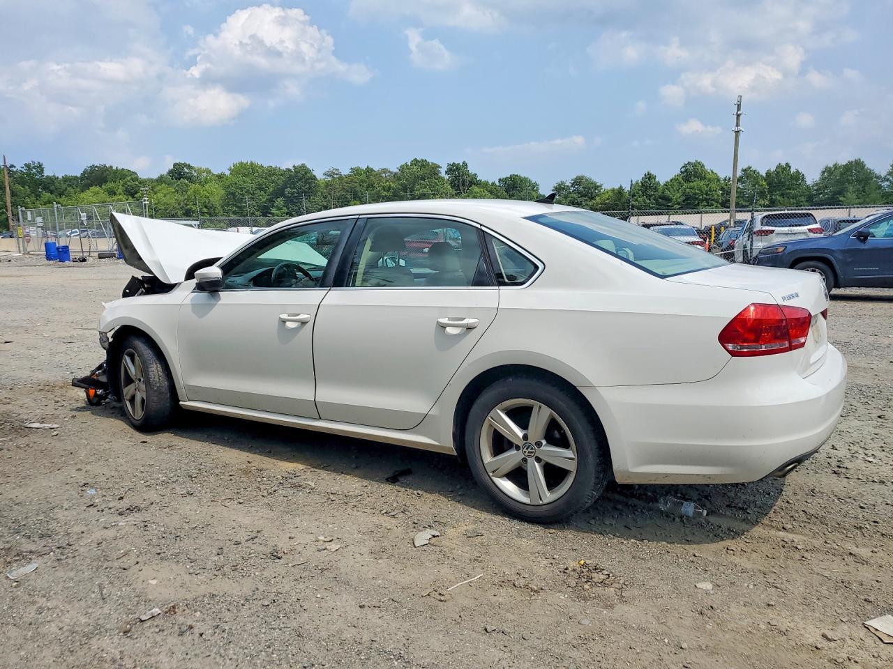 2013 Volkswagen Passat Se - Image 2