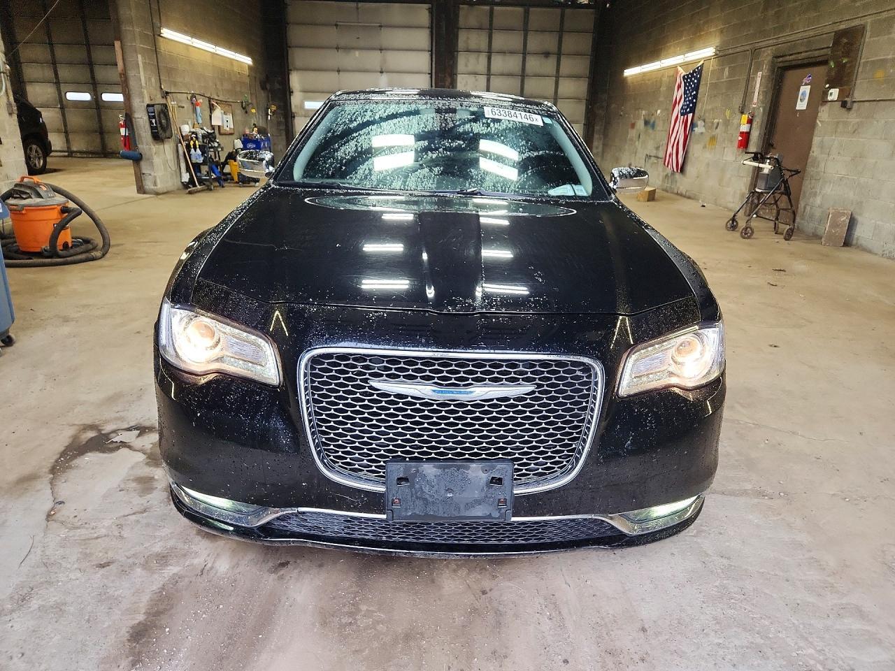 2017 Chrysler 300C - Фото 5