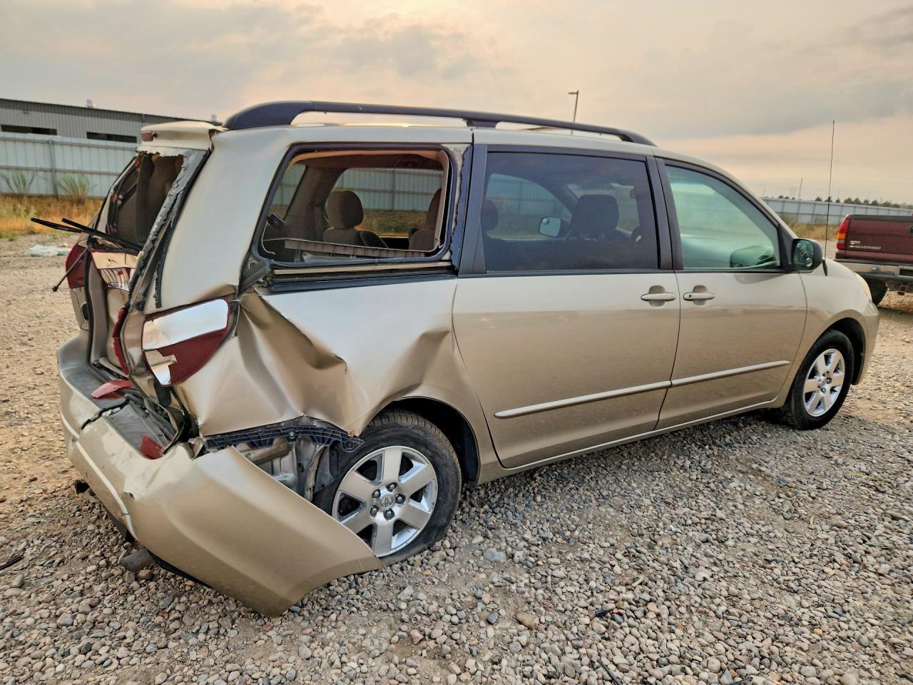 2005 Toyota Sienna Le 7 Passenger - Image 3