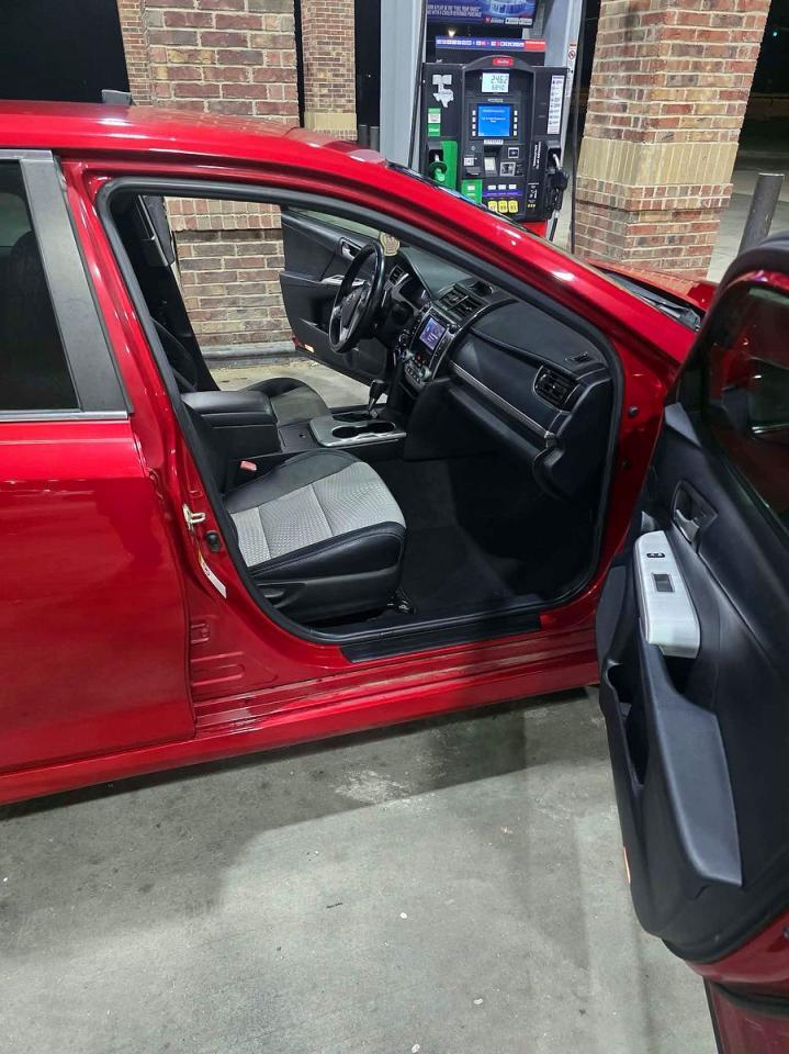 2014 Toyota Camry Se - Image 5