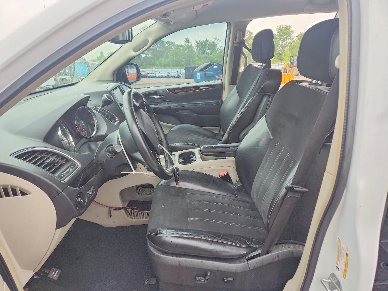 2016 Chrysler Town & Country Limited - Фото 7