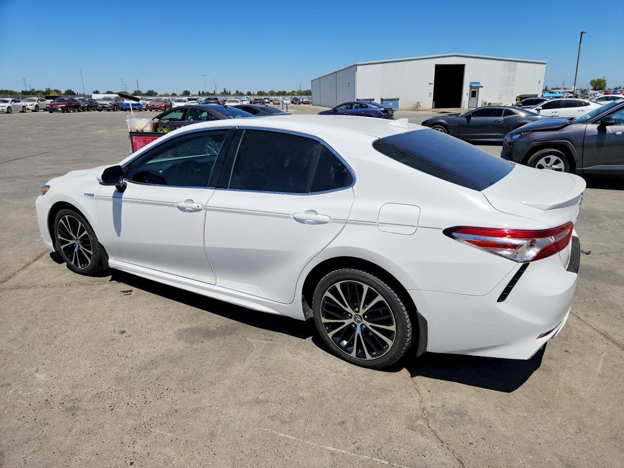 2020 Toyota Camry Se - Image 2