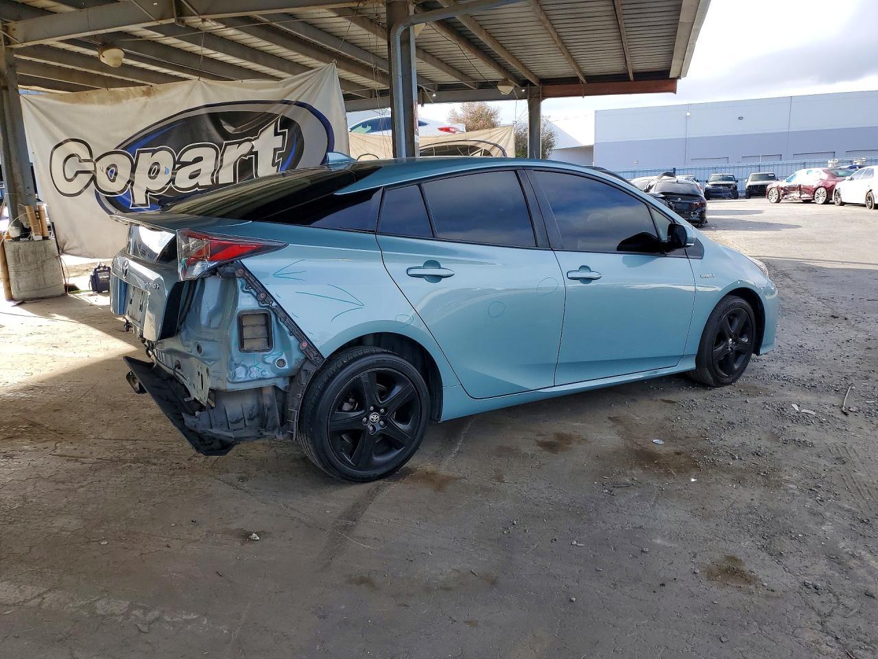 2016 Toyota Prius Three Touring - Image 3