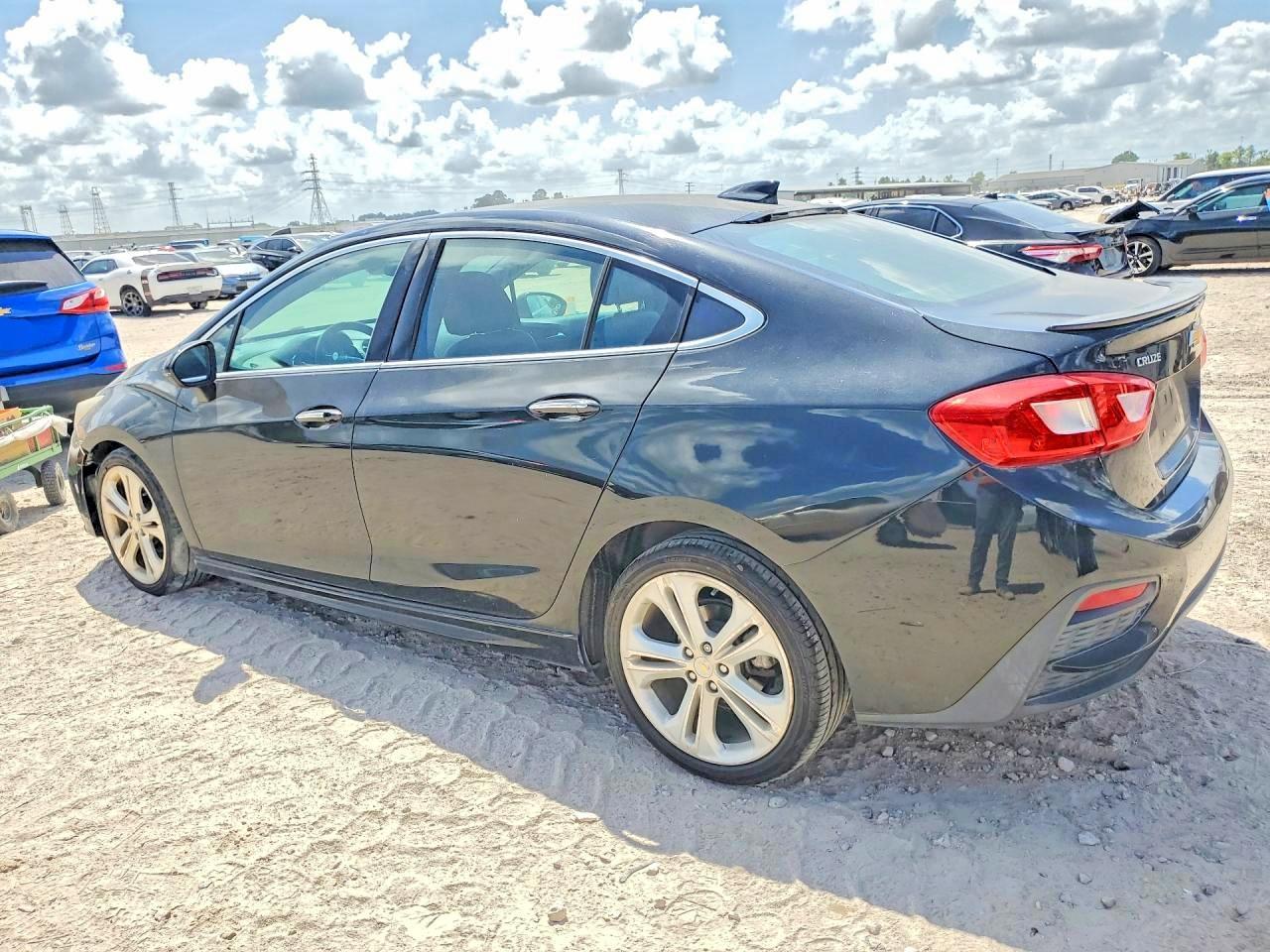 2016 Chevrolet Cruze Premier - Фото 2