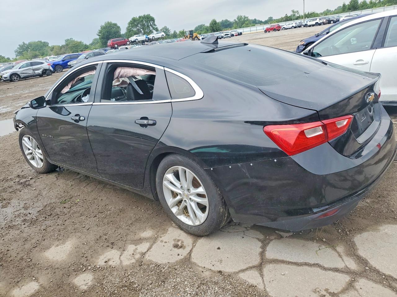 2017 Chevrolet Malibu Lt - Image 2
