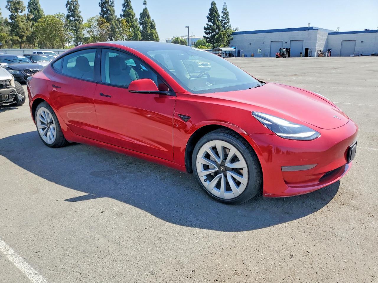 2022 Tesla Model 3 - Фото 4