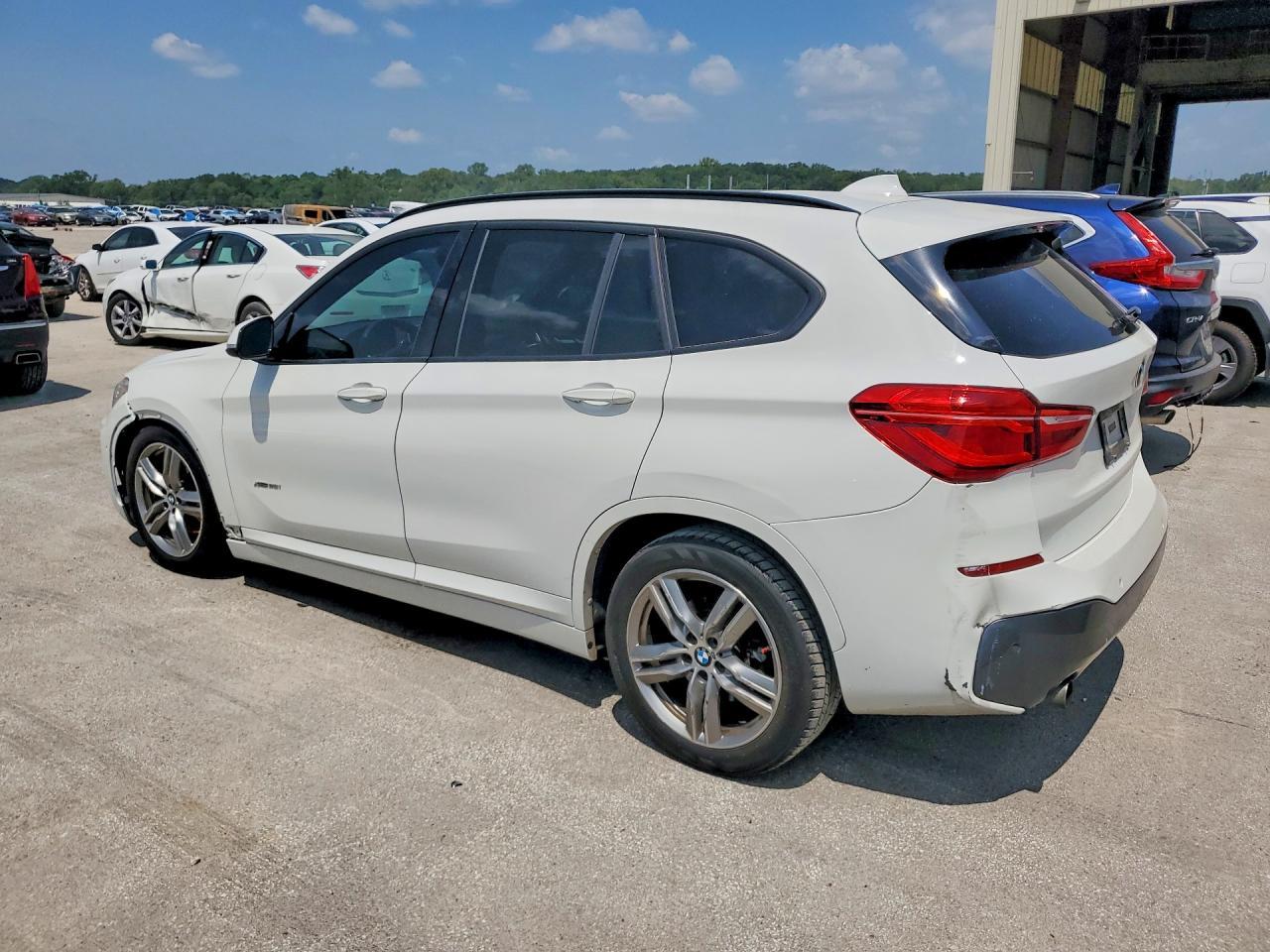 2017 BMW X1 xDrive28I - Фото 2