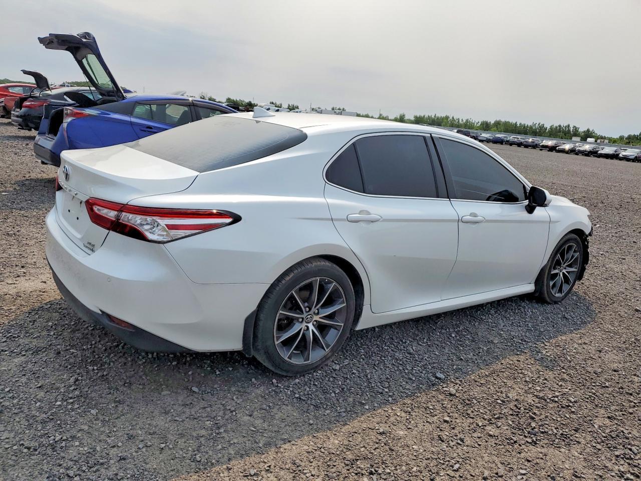 2018 Toyota Camry Hybrid Xle - Image 3