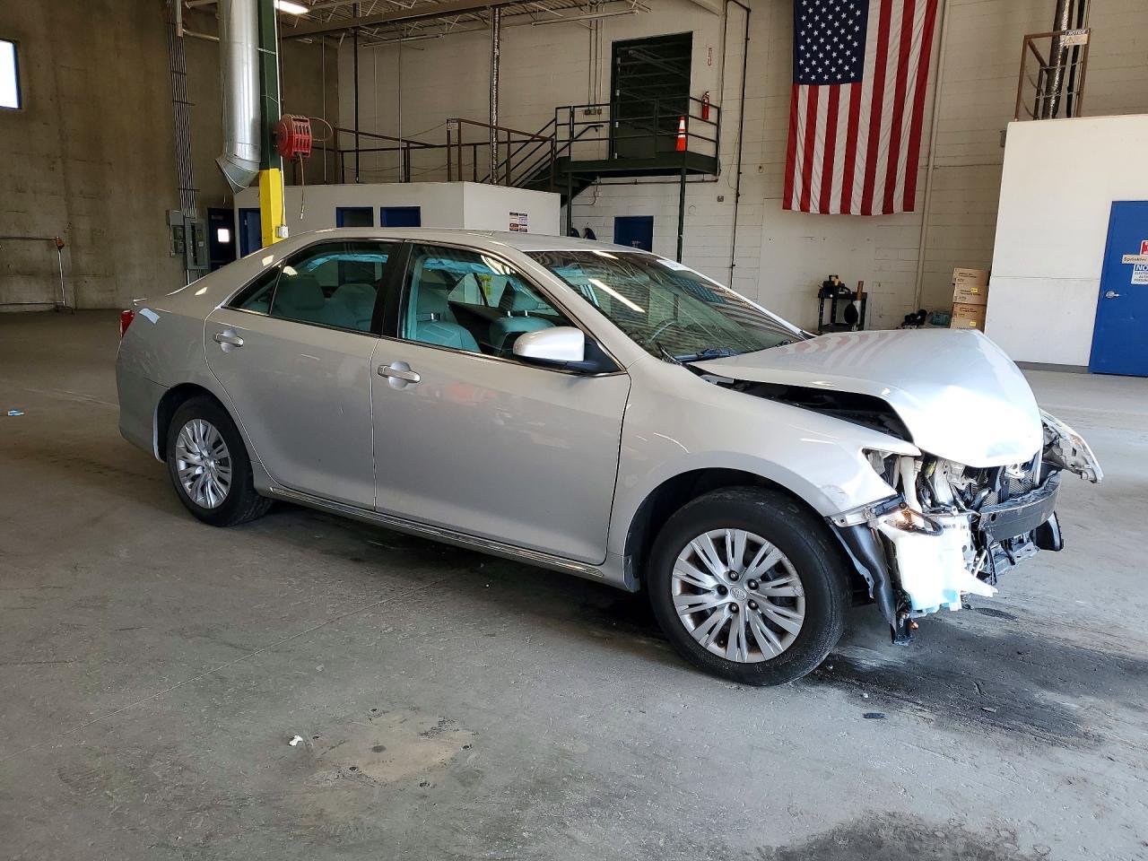 2014 Toyota Camry Le - Image 4