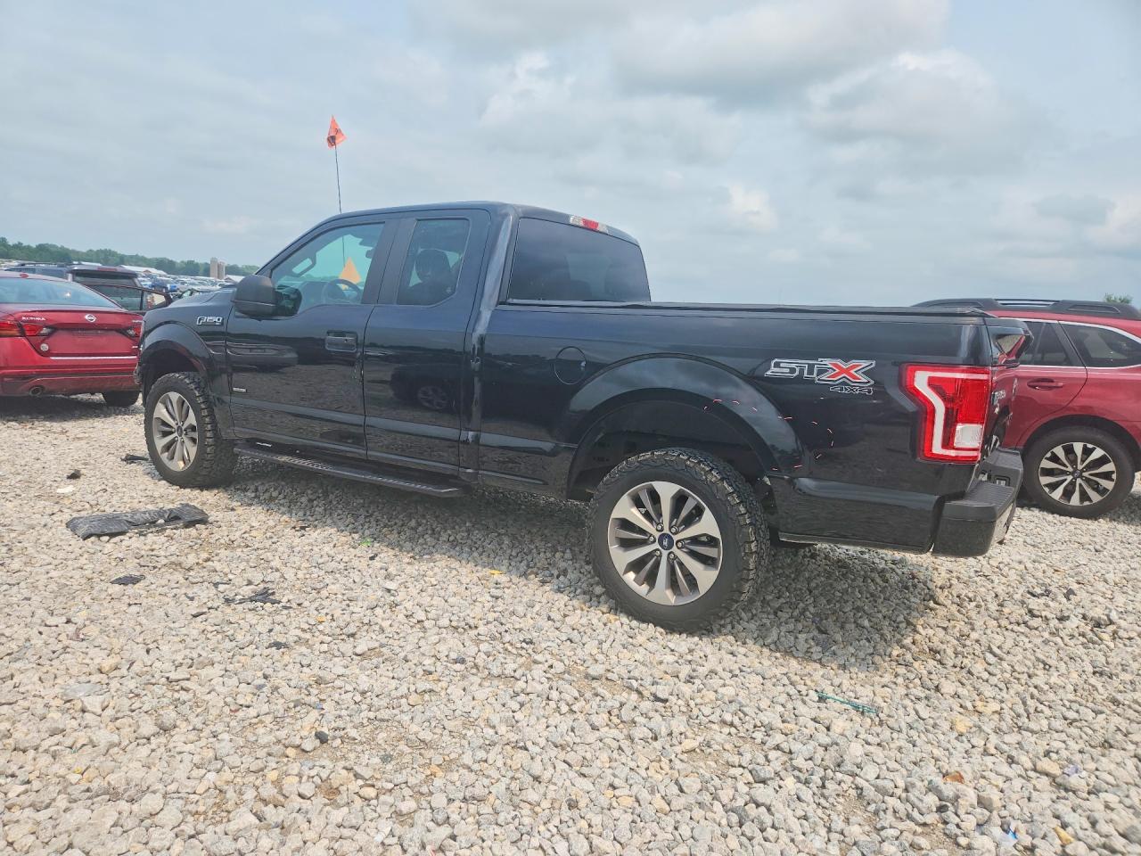2017 Ford F150 Super Cab - Фото 2