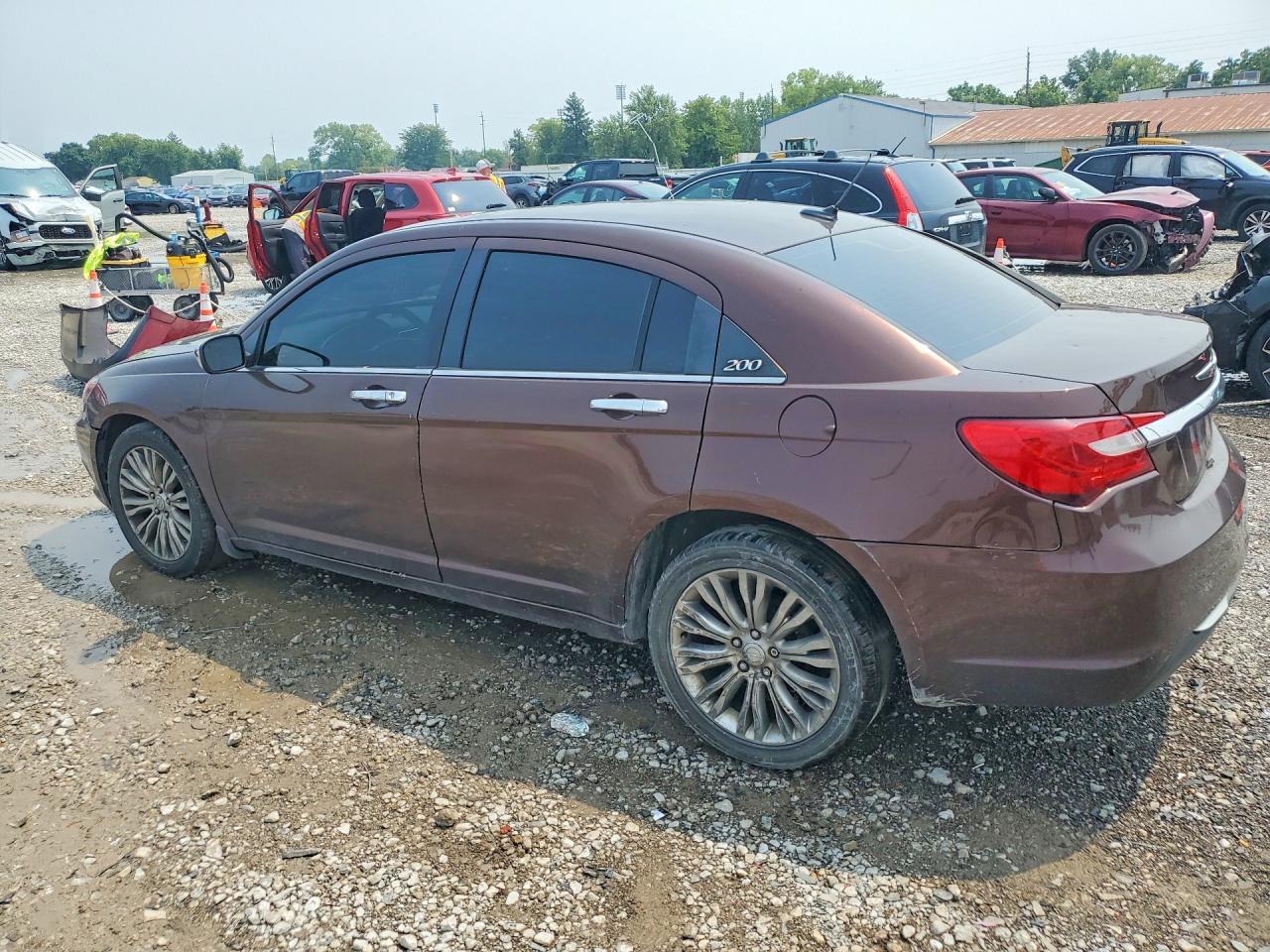 2013 Chrysler 200 Limited - Фото 2