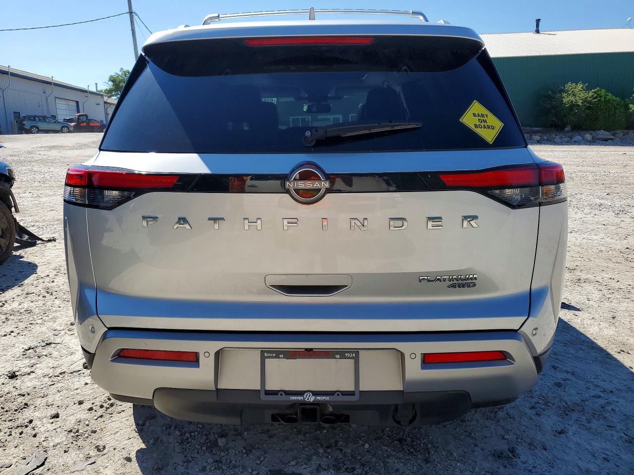2022 Nissan Pathfinder Platinum - Image 6