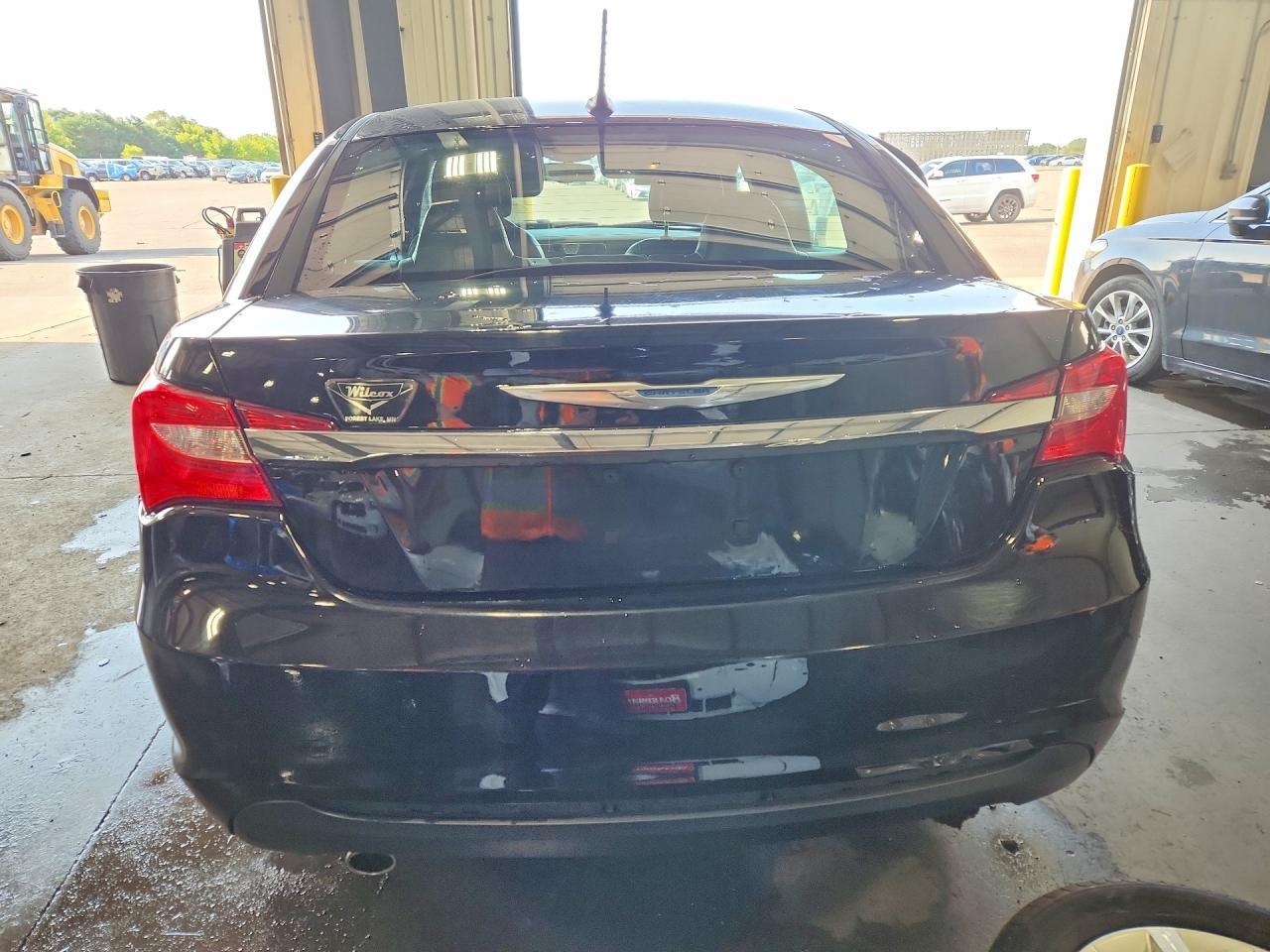 2014 Chrysler 200 Limited - Image 6