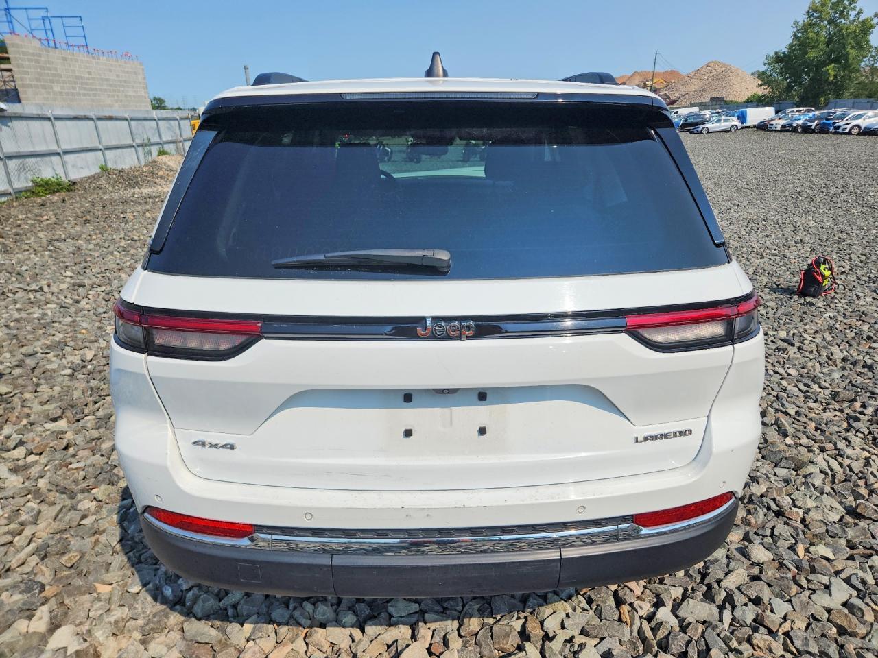 2022 Jeep Grand Cherokee Laredo - Image 6