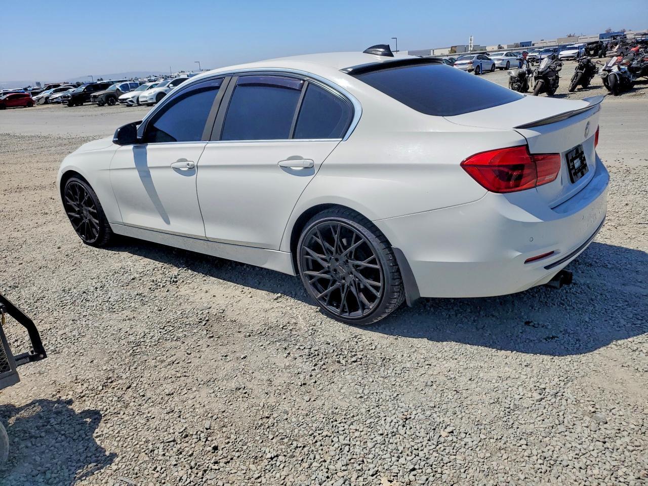 2017 BMW 330 Xi - Фото 2
