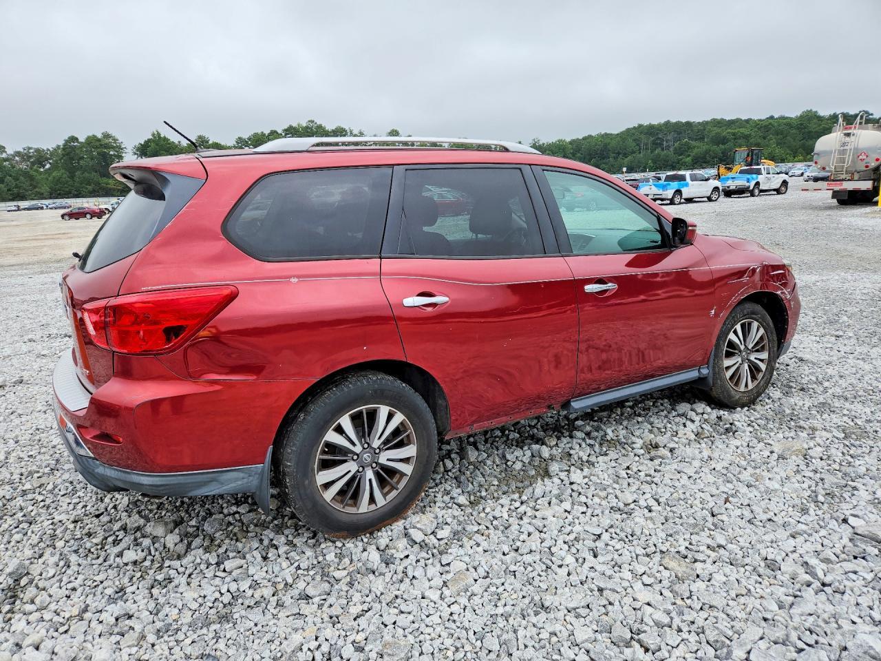 2017 Nissan Pathfinder S - Image 3