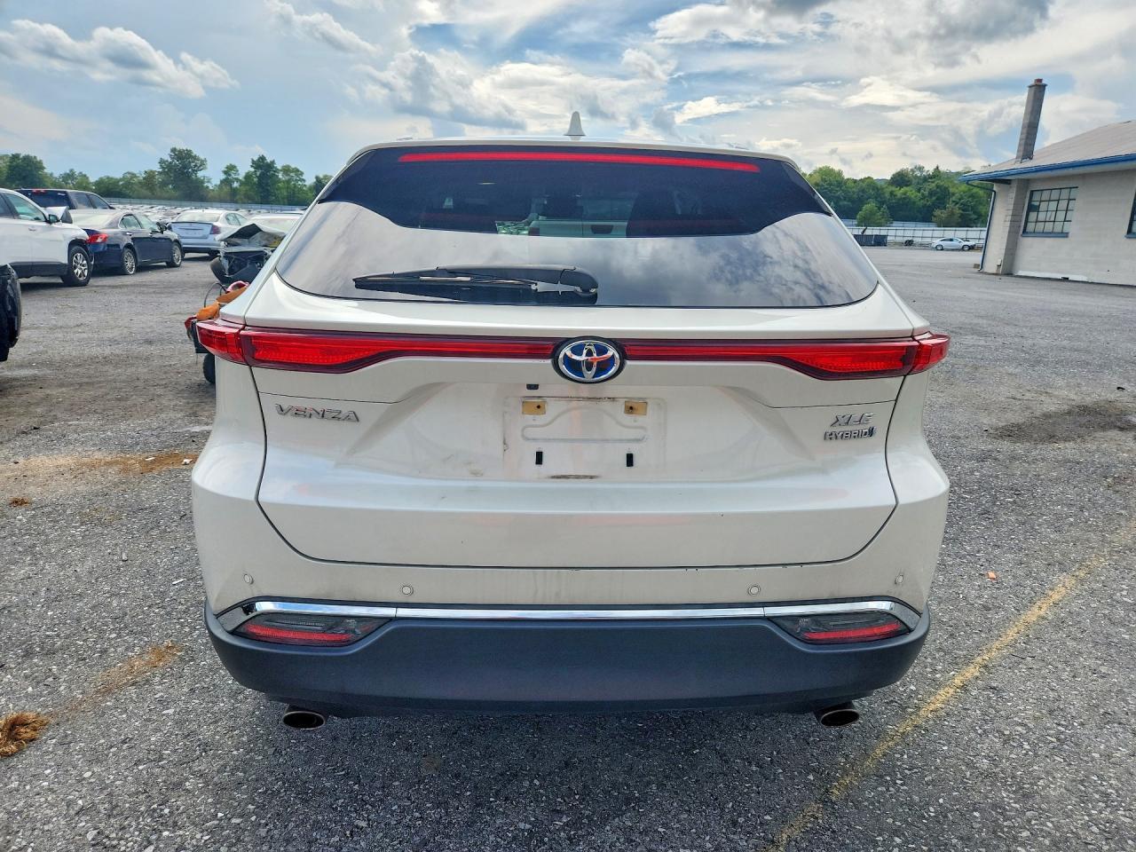2021 Toyota Venza Xle - Image 6