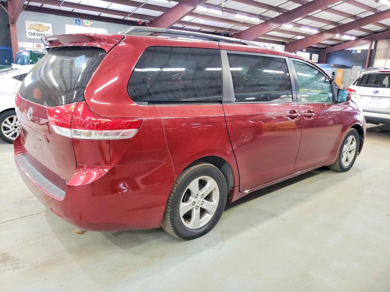 2011 Toyota Sienna Le - Image 3