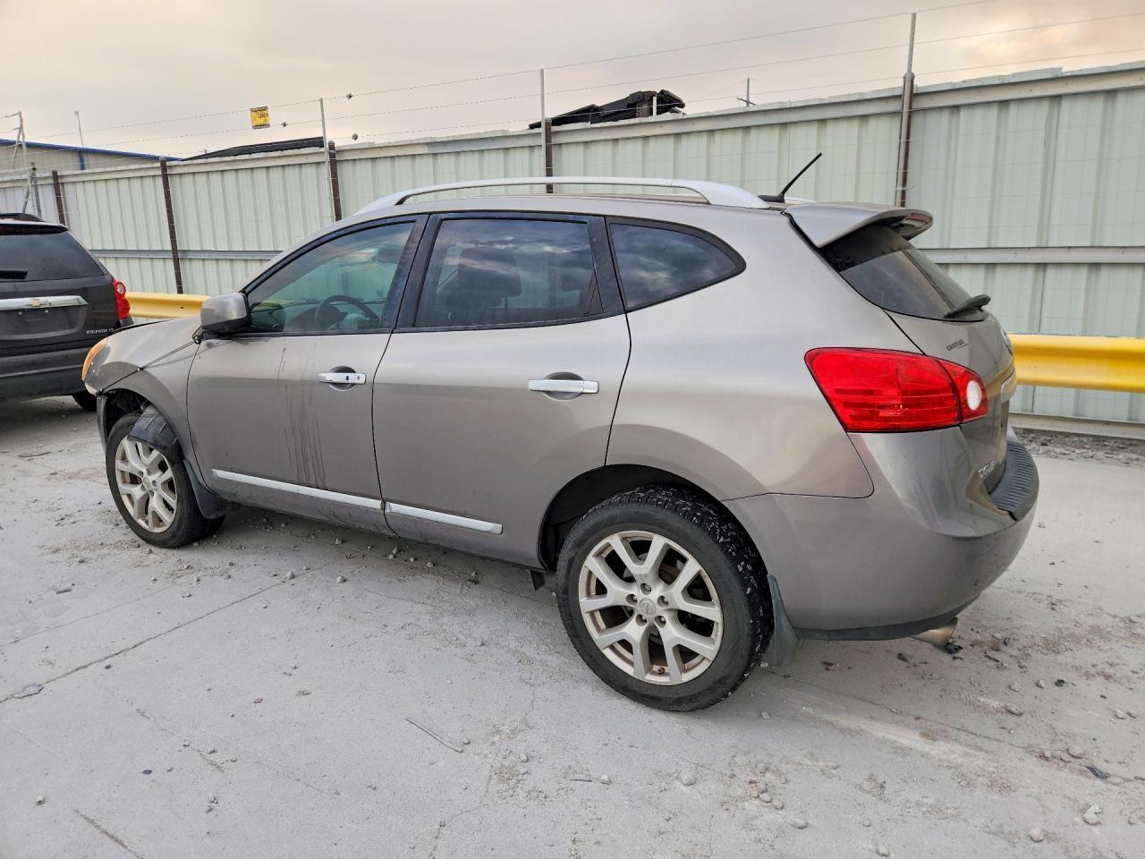 2013 Nissan Rogue S - Image 2