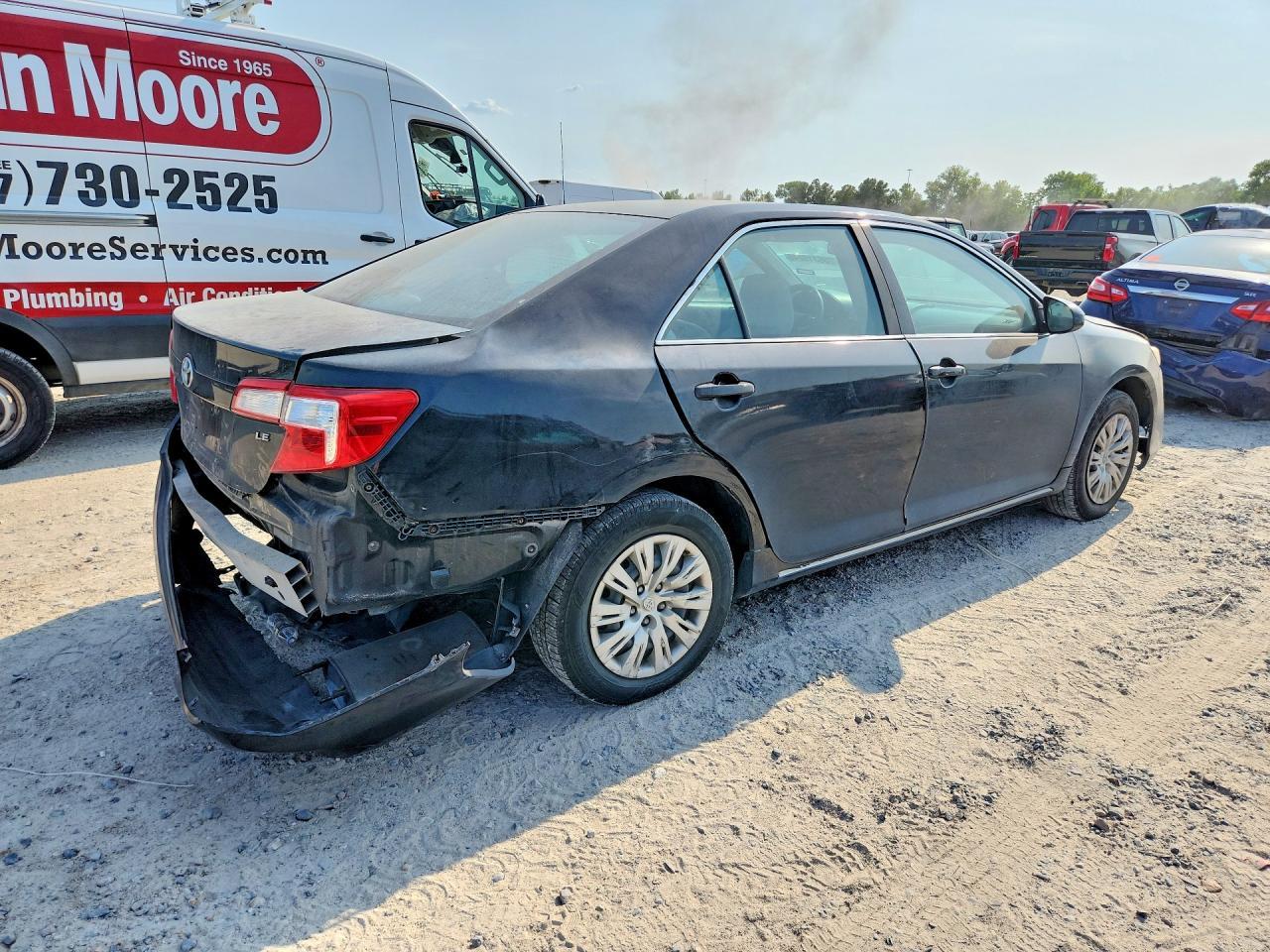 2014 Toyota Camry Le - Фото 3