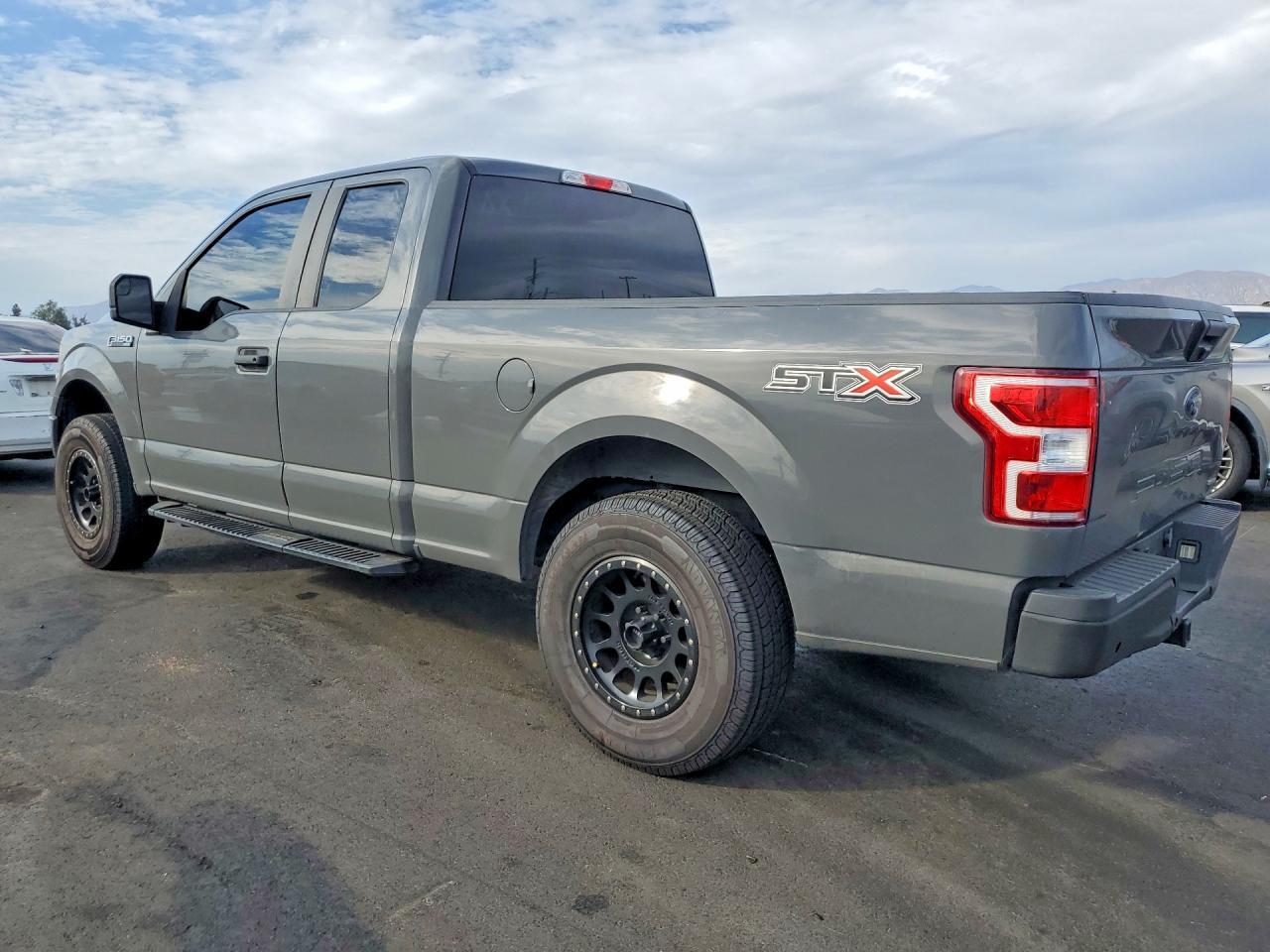 2018 Ford F150 Super Cab - Фото 2
