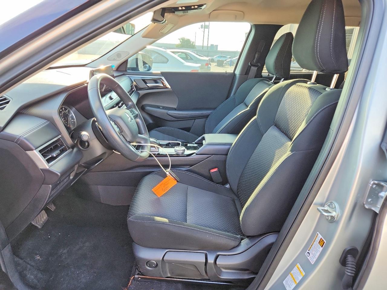 2025 Mitsubishi Outlander Es - Image 7
