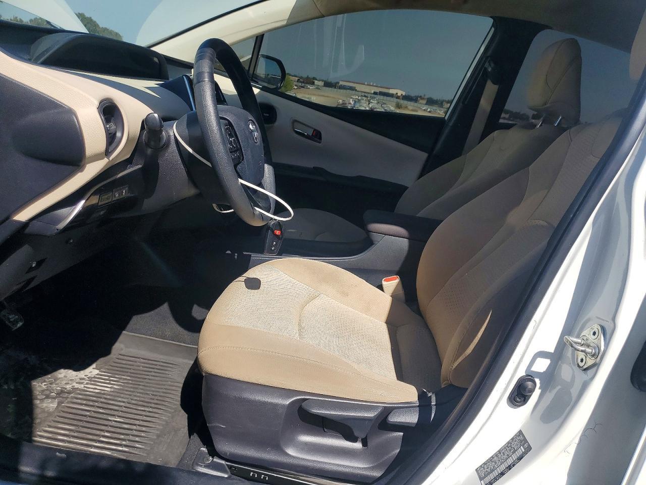 2022 Toyota Prius Le - Фото 7