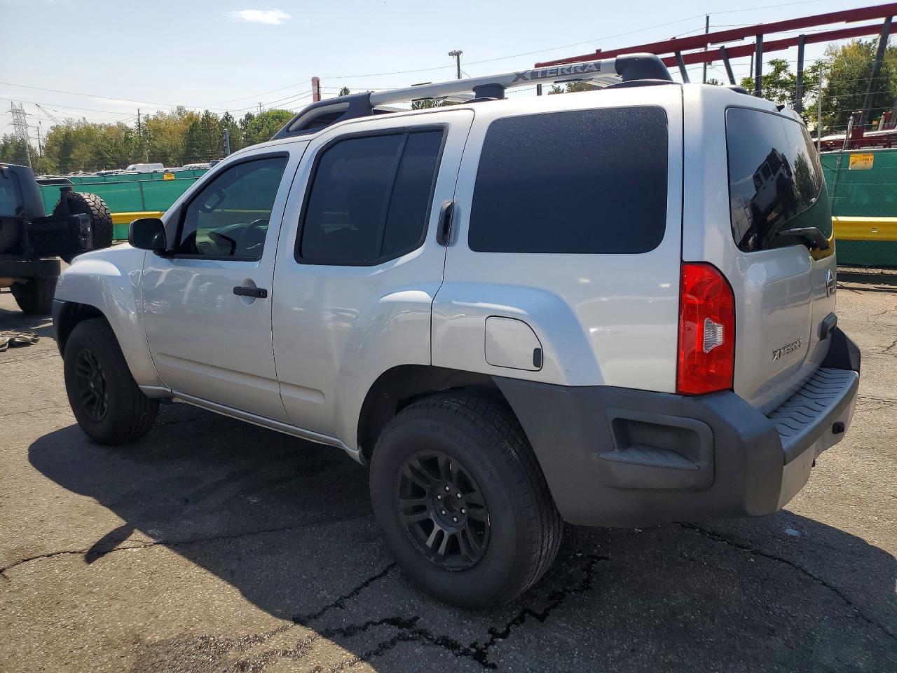 2014 Nissan Xterra X - Image 2