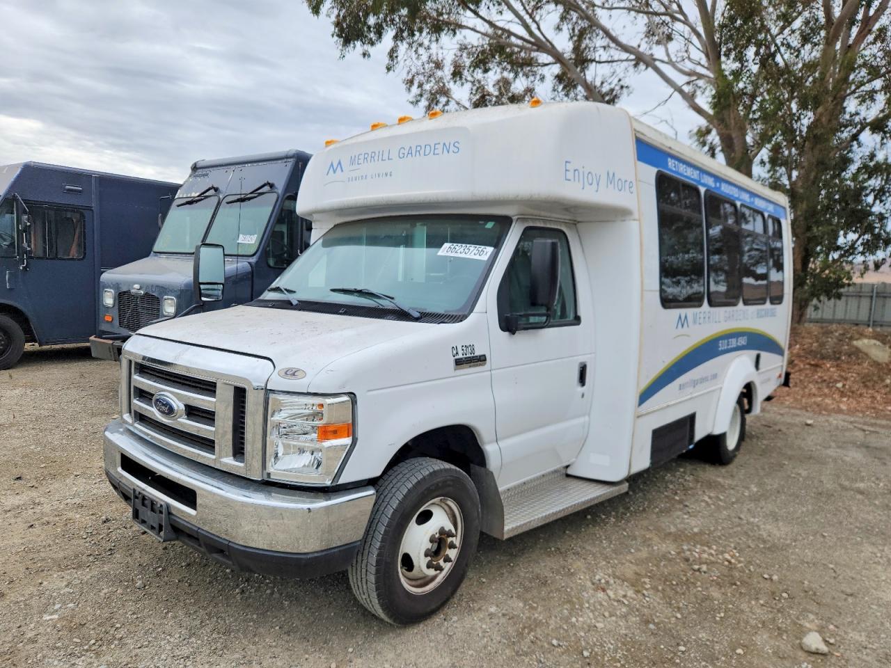 2017 Ford E350 Shuttle Bus - Фото 2