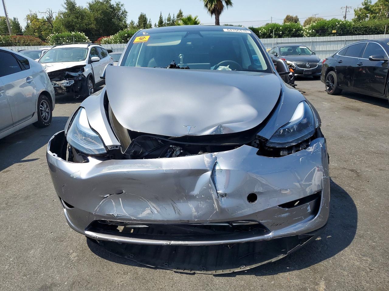 2025 Tesla Model Y - Image 5