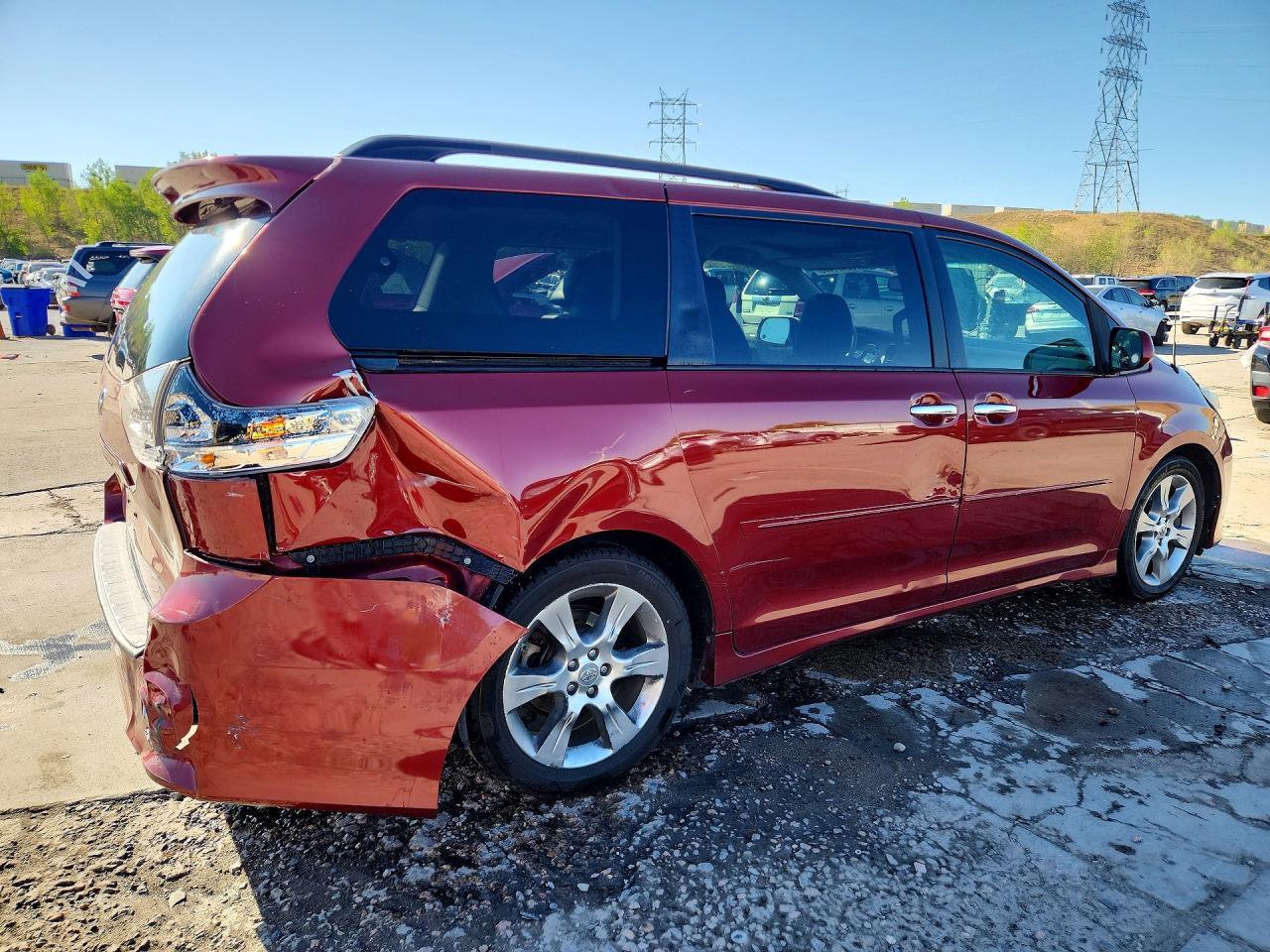 2013 Toyota Sienna Sport - Image 3