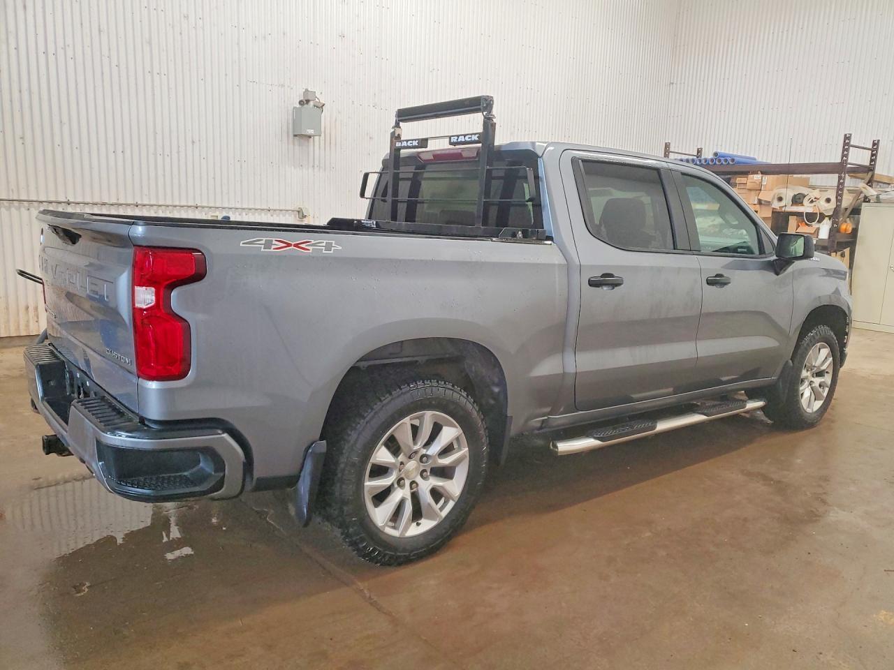 2021 Chevrolet Silverado K1500 Custom - Фото 3