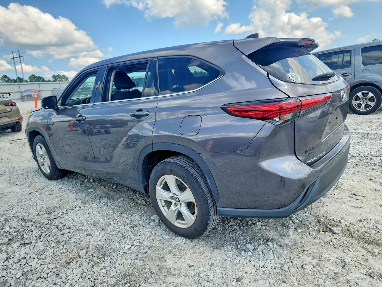 2022 Toyota Highlander Le - Фото 2
