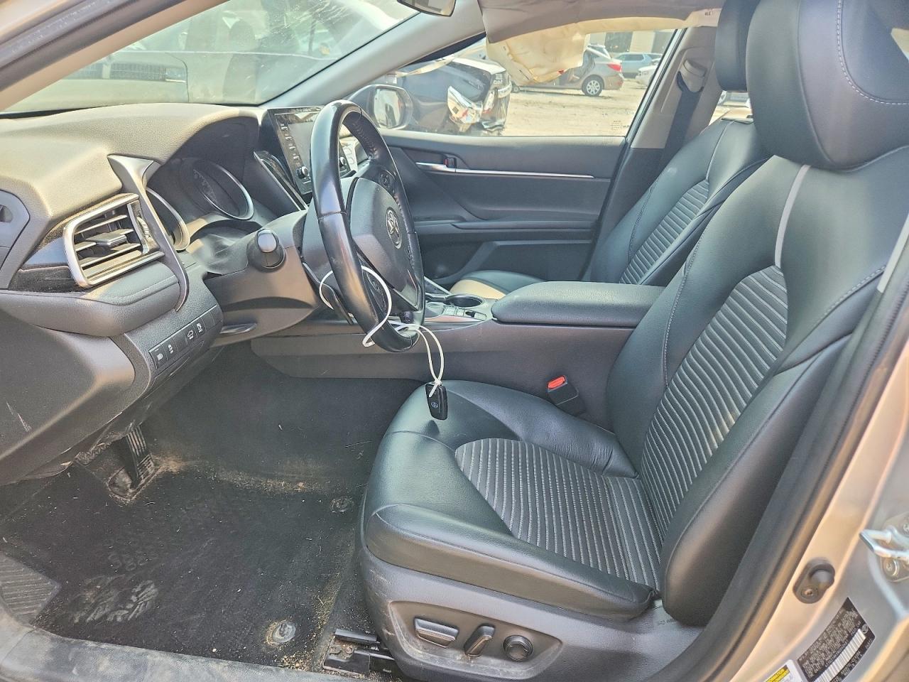 2022 Toyota Camry Hybrid Se Nightshade - Image 7