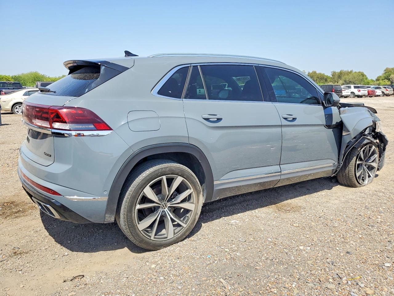 2024 Volkswagen Atlas Cross Sport Sel Premium R-Line - Image 3