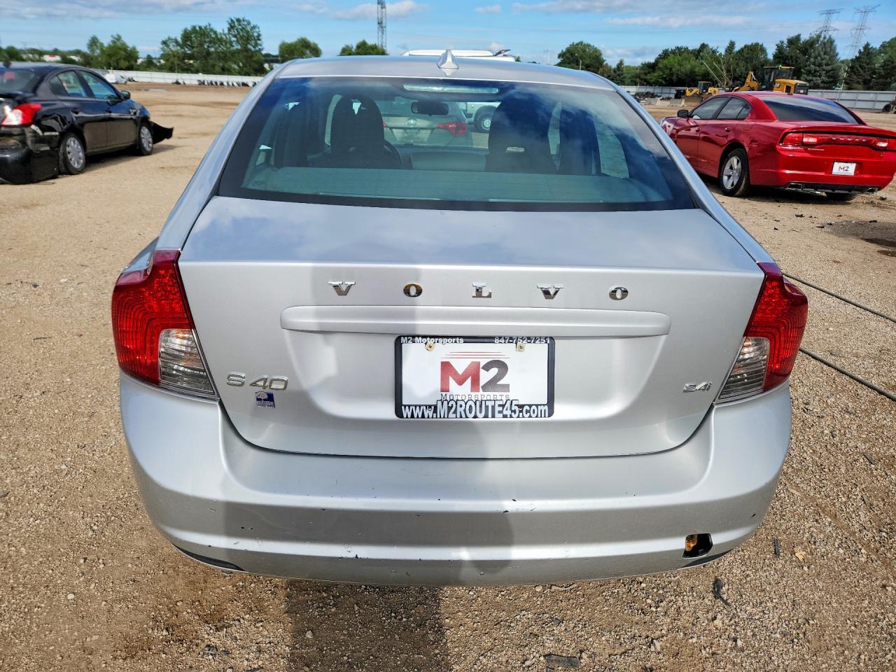 2010 Volvo S40 2.4I - Фото 6
