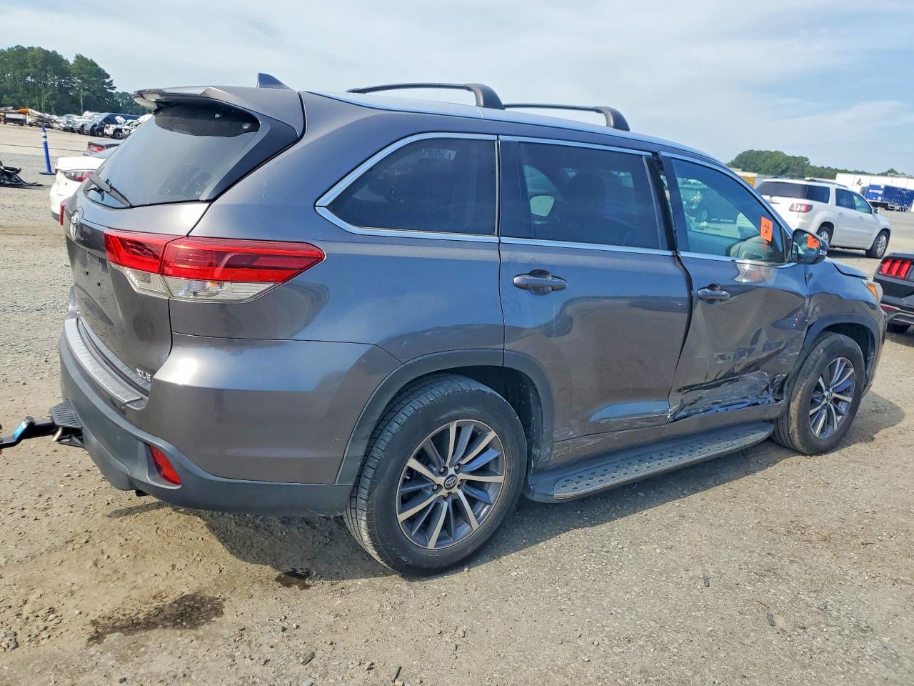 2017 Toyota Highlander Xle - Фото 3
