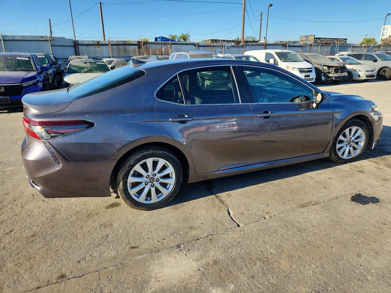 2019 Toyota Camry Le - Фото 3