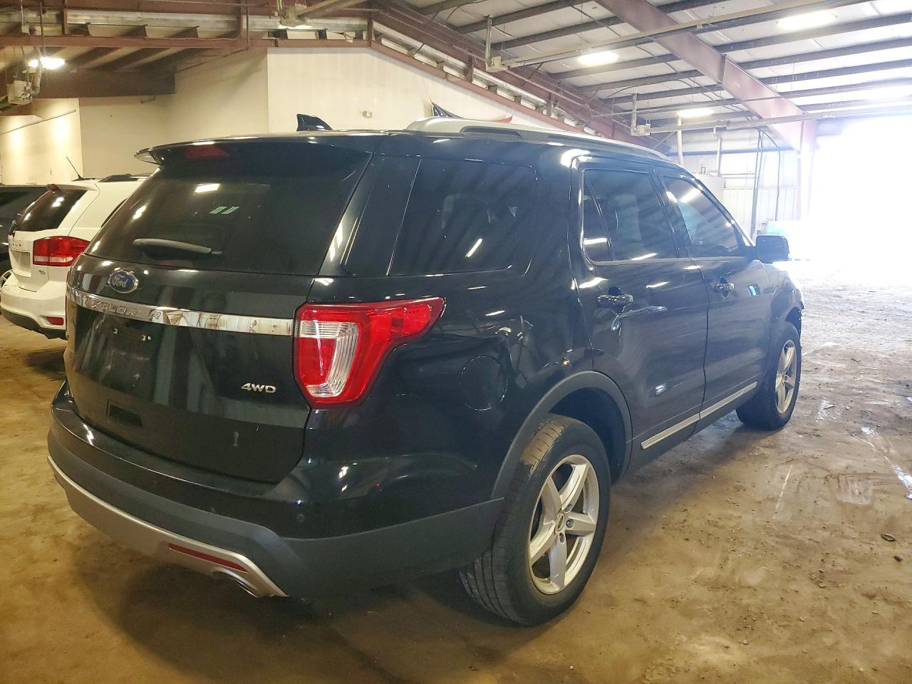 2017 Ford Explorer Xlt - Фото 3