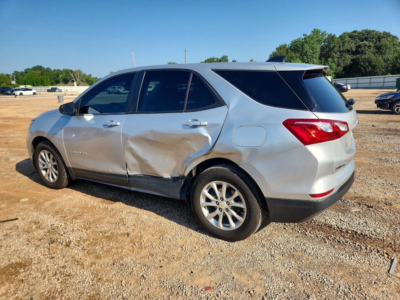 2020 Chevrolet Equinox Ls - Image 2