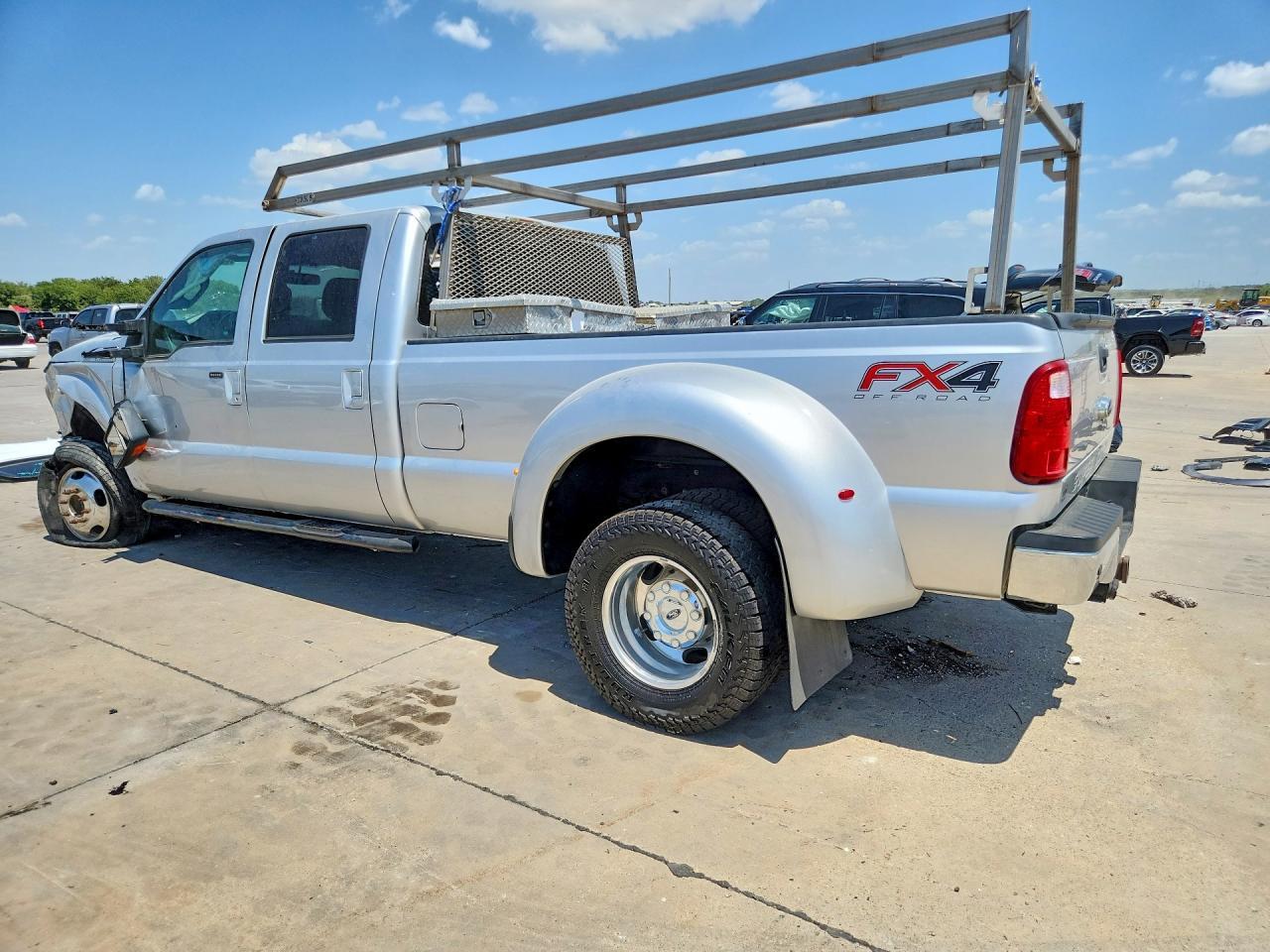 2015 Ford F350 Super Duty - Фото 2