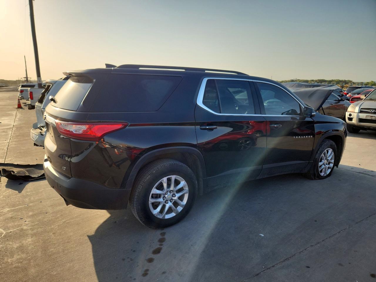 2021 Chevrolet Traverse Lt - Фото 3