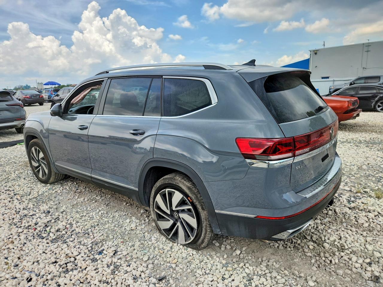 2025 Volkswagen Atlas Sel - Image 2