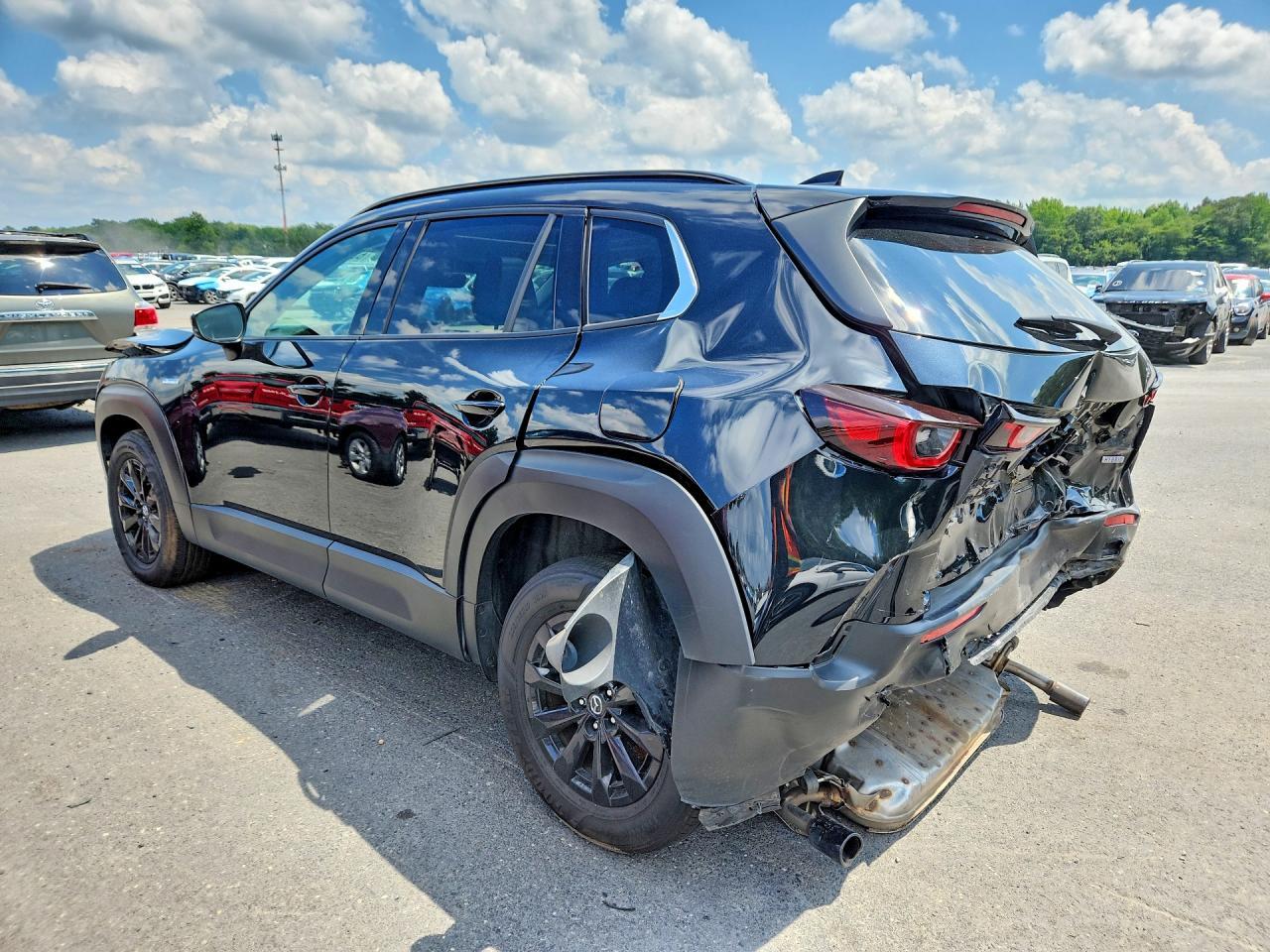 2025 Mazda Cx-50 Premium - Image 2