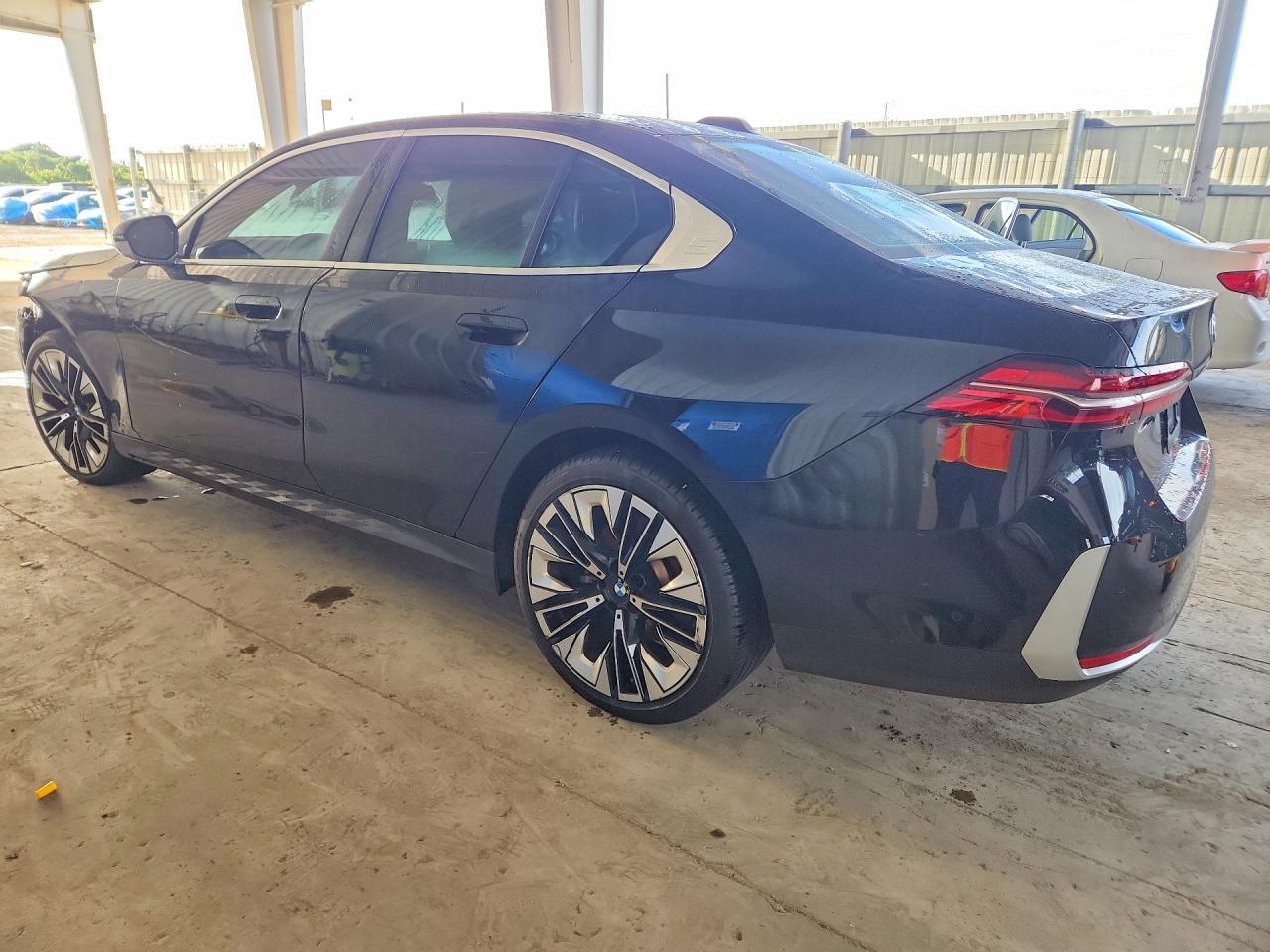 2025 BMW 530 I - Фото 2