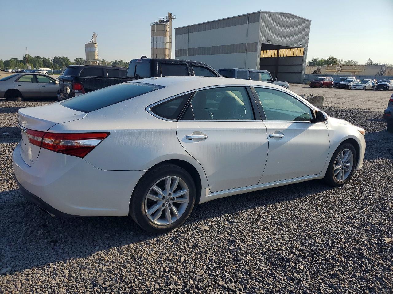 2015 Toyota Avalon Xle - Image 3